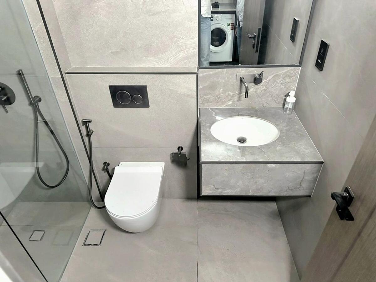 Apartment Brand New , Skyline View *